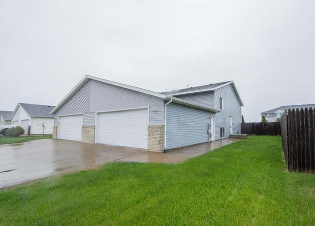 Property at 1810 41st Ave S, Moorhead, MN 56560, 3 beds, 2 baths