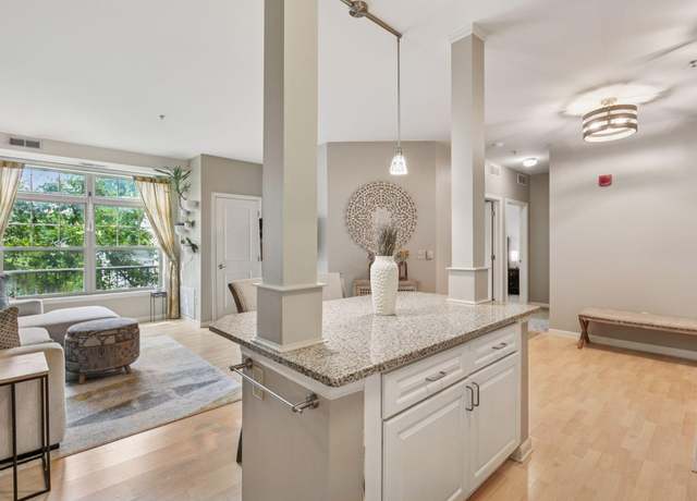 Property at 2803 E 38th St #204, Minneapolis, MN 55406, 2 beds, 1 bath