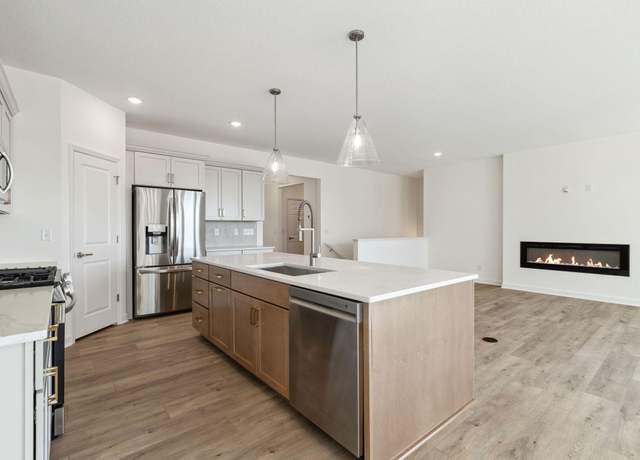 Property at 17811 Ellsworth Dr, Lakeville, MN 55044, 2 beds, 2 baths