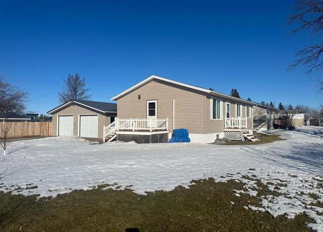 Property at 303 Lincoln St SE, Warroad, MN 56763, 5 beds, 2 baths