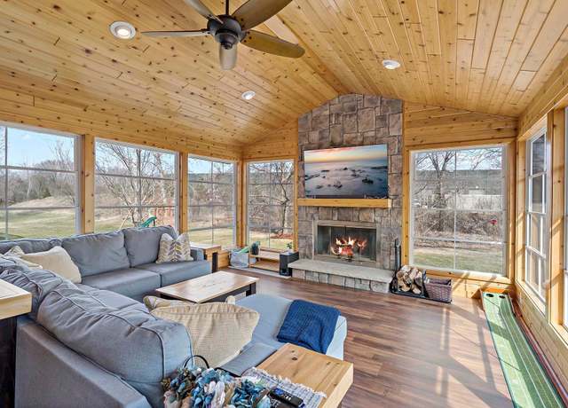 Property at 9116 Creek Way, Savage, MN 55378, 5 beds, 4 baths