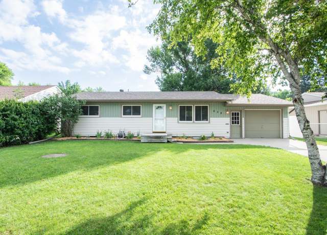 Property at 638 Appletree Ln, Moorhead, MN 56560, 5 beds, 2 baths