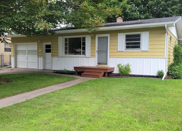 Property at 1814 10th Ave N, Moorhead, MN 56560, 2 beds, 1 bath