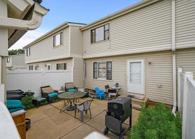 Property at 7680 Hampshire Ave N, Brooklyn Park, MN 55428, 3 beds, 2 baths