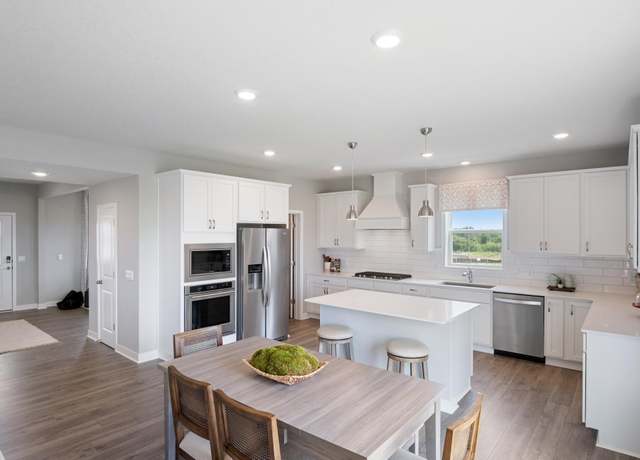 Property at 1189 Applewood Ct, Rosemount, MN 55068, 5 beds, 3 baths