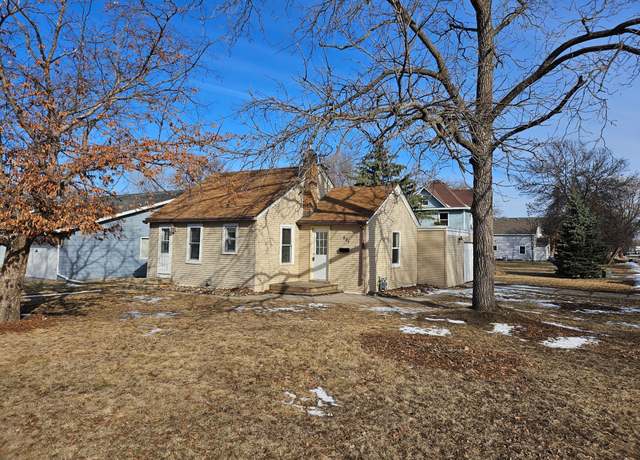 Property at 521 5th Ave E, Alexandria, MN 56308, 2 beds, 1 bath