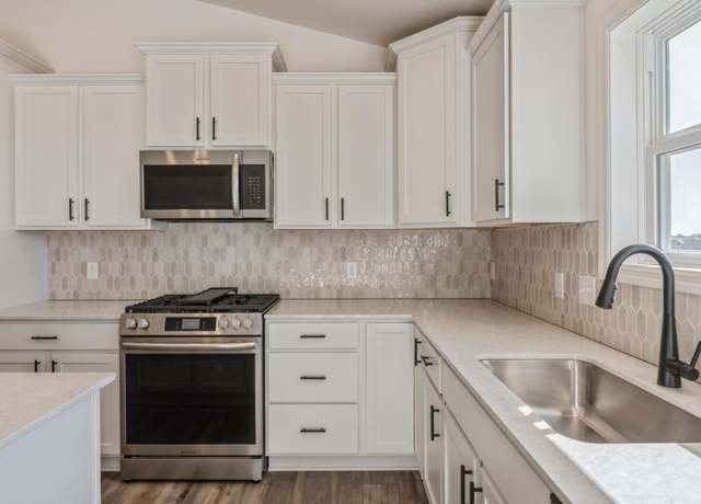 Property at 7615 108th St S, Cottage Grove, MN 55016, 3 beds, 3 baths