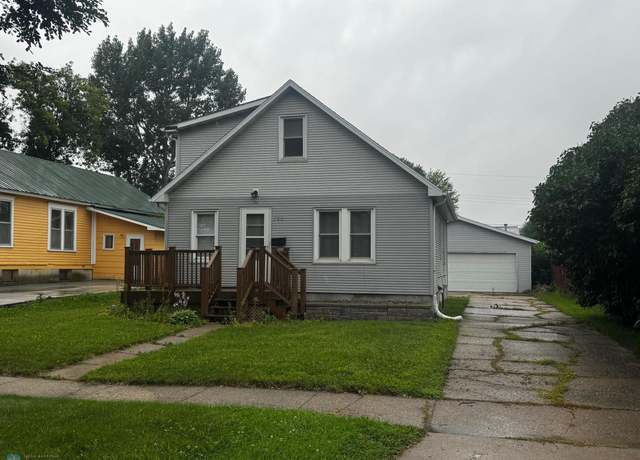 Property at 326 20th St N, Fargo, ND 58102, 3 beds, 2 baths