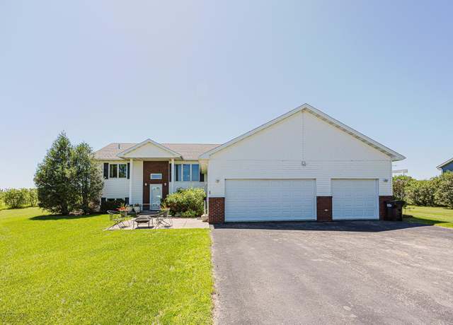 Property at 17123 Lakeview Ln, Audubon, MN 56511, 6 beds, 3 baths