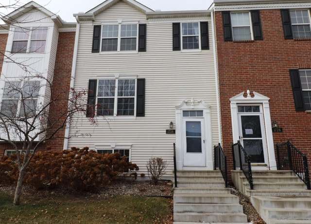 Property at 1728 Riverside Dr, Shakopee, MN 55379, 4 beds, 4 baths
