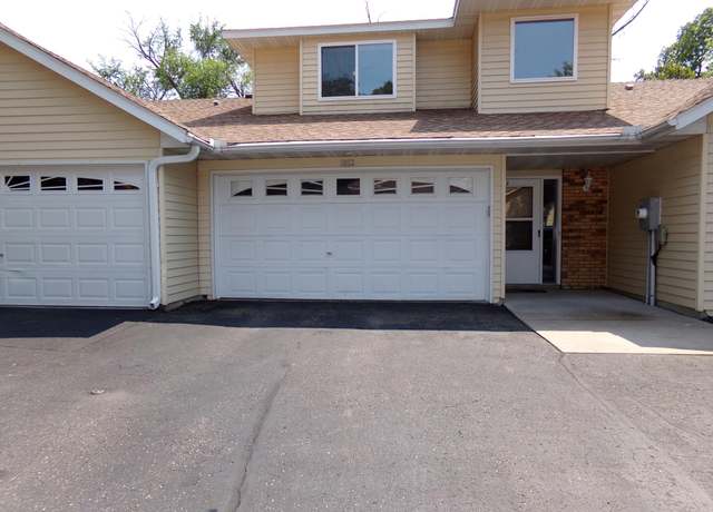 Property at 1012 18th Ave SE, Forest Lake, MN 55025, 4 beds, 2 baths