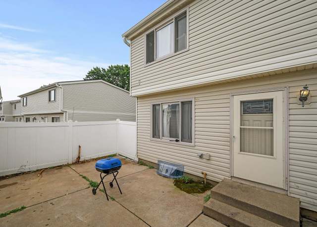 Property at 7676 Hampshire Ave N, Brooklyn Park, MN 55428, 3 beds, 2 baths