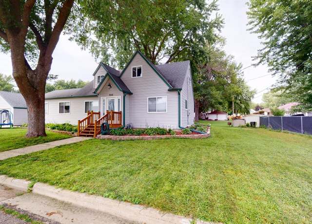 Property at 705 Glenview Dr, Albert Lea, MN 56007, 4 beds, 3 baths