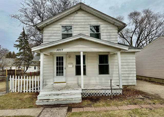 Property at 1017 S Prairie St, Lake City, MN 55041, 3 beds, 2 baths