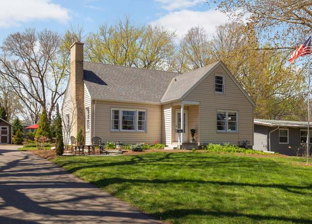 Property at 750 Pleasant St, Excelsior, MN 55305, 4 beds, 2 baths