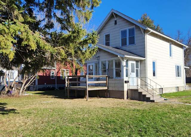 Property at 1024 6th St, International Falls, MN 56649, 3 beds, 2 baths