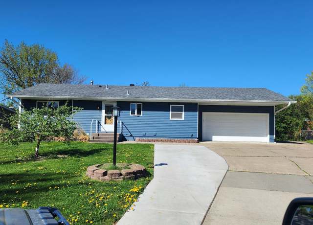 Property at 16469 Glengary Ct W, Lakeville, MN 55068, 5 beds, 2 baths