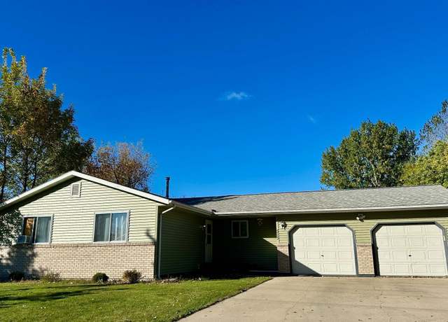 Property at 313 10th Ave NE, Roseau, MN 56751, 3 beds, 1 bath