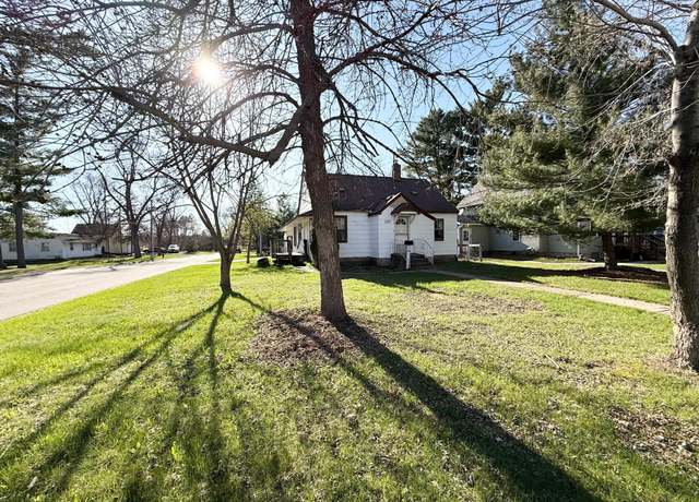 Property at 237 Wood St S, Mora, MN 55051, 3 beds, 2 baths