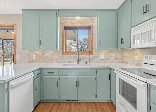 Property at 5435 Upper 147th St W, Apple Valley, MN 55124, 3 beds, 3 baths