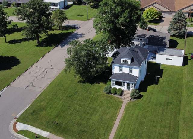Property at 1020 S Lakeshore Dr, Lake City, MN 55041, 4 beds, 2 baths