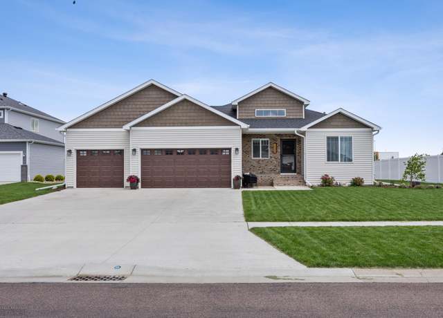 Property at 2548 Golden Valley Pkwy S, Fargo, ND 58104, 4 beds, 3 baths