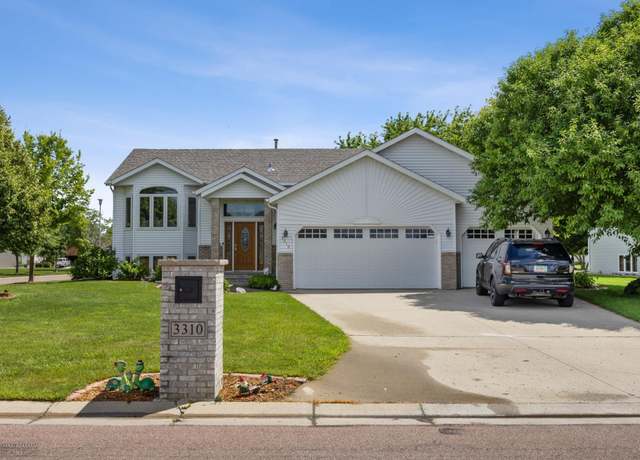 Property at 3310 28th Ave S, Fargo, ND 58103, 4 beds, 3 baths