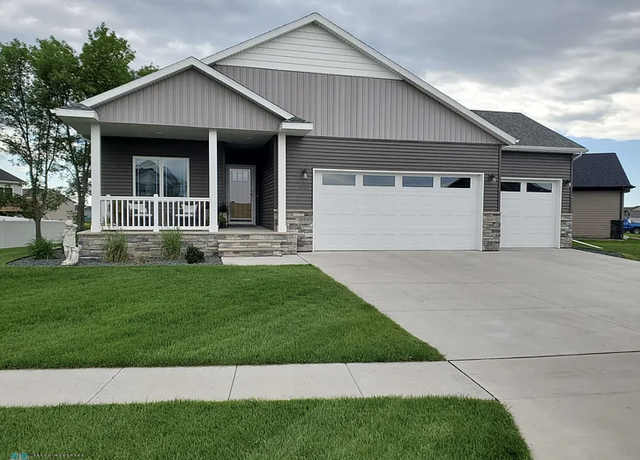 Property at 1003 26th Ave W, West Fargo, ND 58078, 5 beds, 3 baths