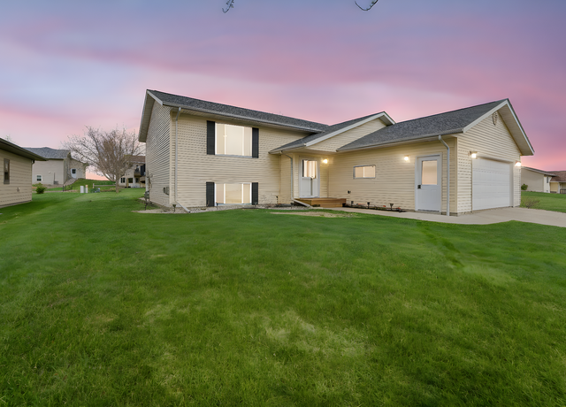 Property at 360 River Bluff Dr, Windom, MN 56101, 4 beds, 2 baths