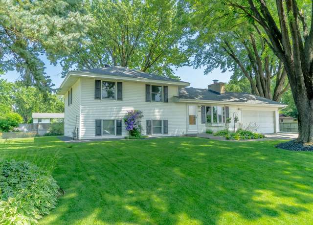 Property at 8486 88th St S, Cottage Grove, MN 55016, 3 beds, 2 baths