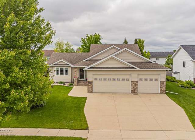Property at 4226 34th Ave S, Fargo, ND 58104, 5 beds, 3 baths
