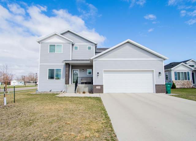 Property at 299 Redwood Dr, Mapleton, ND 58059, 5 beds, 4 baths