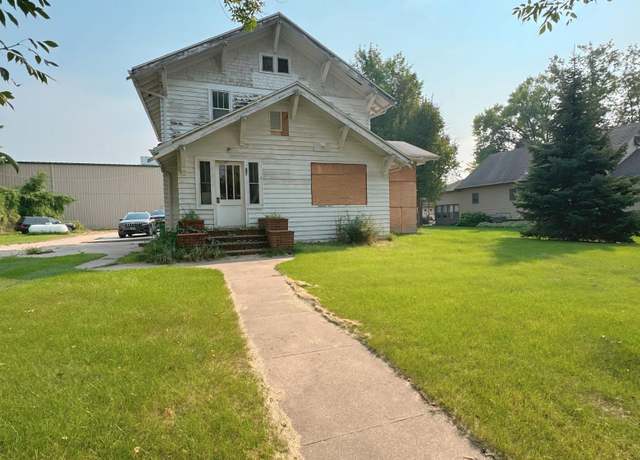 Property at 220 1st Ave NW, Mayville, ND 58257, 4 beds, 4 baths