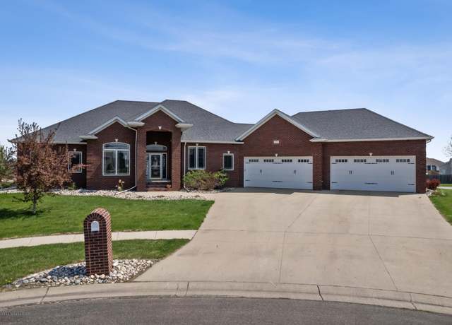 Property at 3914 21st Ave S, Moorhead, MN 56560, 4 beds, 3 baths