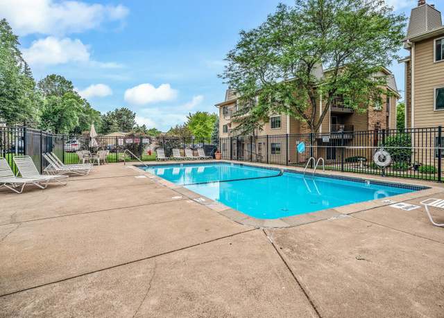 Property at 2030 Ridge Dr #33, Saint Louis Park, MN 55416, 1 bed, 1 bath