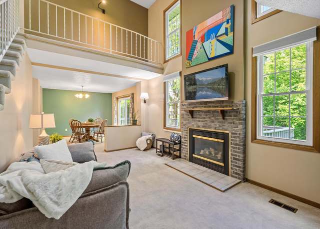 Property at 2333 Grange Ave N, Oakdale, MN 55128, 2 beds, 2 baths