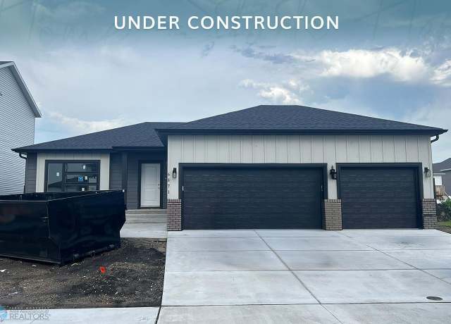 Property at 6871 14th St S, Fargo, ND 58104, 5 beds, 3 baths