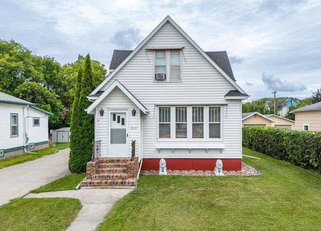 Property at 615 Holly Ave, Crookston, MN 56716, 3 beds, 2 baths