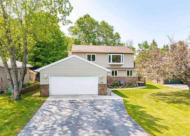 Property at 540 W Redwing St, Duluth, MN 55803, 5 beds, 3 baths
