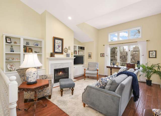 Property at 2247 Sherwood Ct, Minnetonka, MN 55305, 3 beds, 2 baths