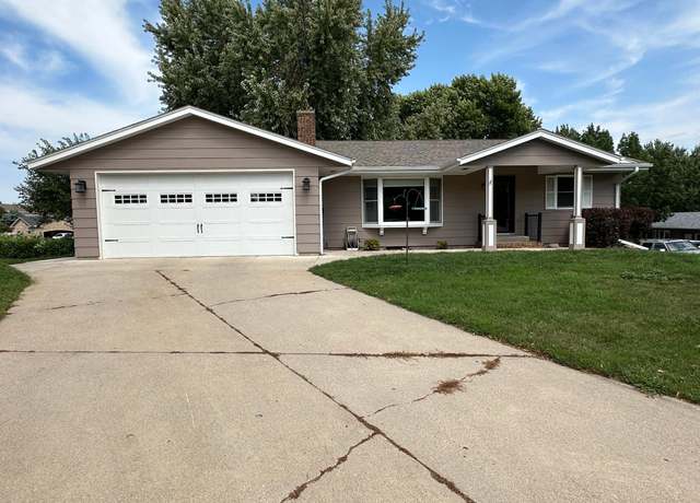 Property at 1113 Elm Cv, Luverne, MN 56156, 3 beds, 3 baths
