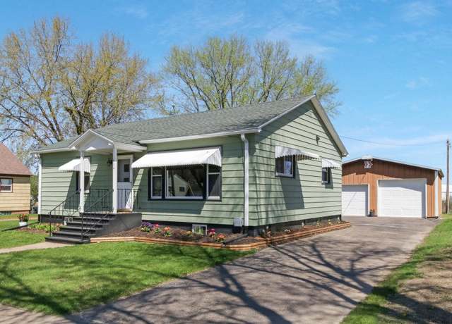 Property at 514 Oak St, Bloomer, WI 54724, 2 beds, 1 bath