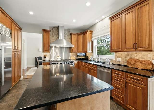 Property at 766 Woodridge Ct, Mahtomedi, MN 55115, 4 beds, 4 baths