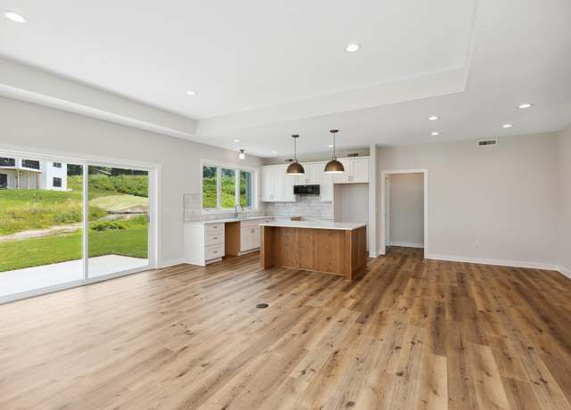 Property at 704 Kraewood Dr, Northfield, MN 55057, 3 beds, 2 baths