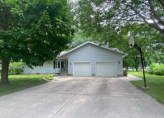 Property at 2509 6th St SW, Willmar, MN 56201, 2 beds, 4 baths