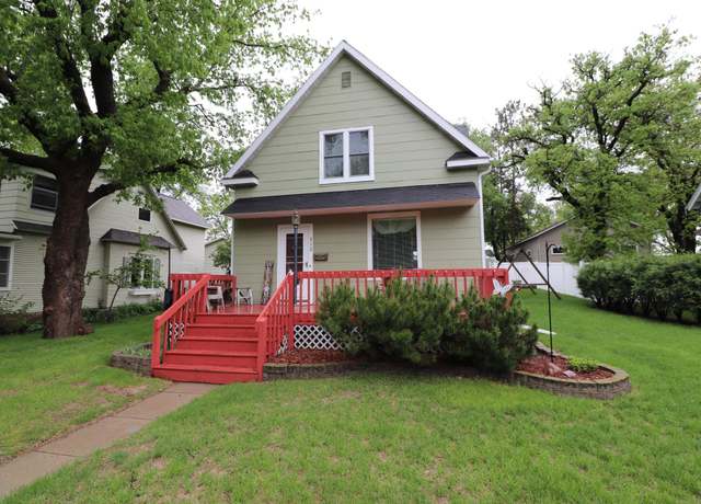 Property at 312 Oak St, Detroit Lakes, MN 56501, 2 beds, 2 baths