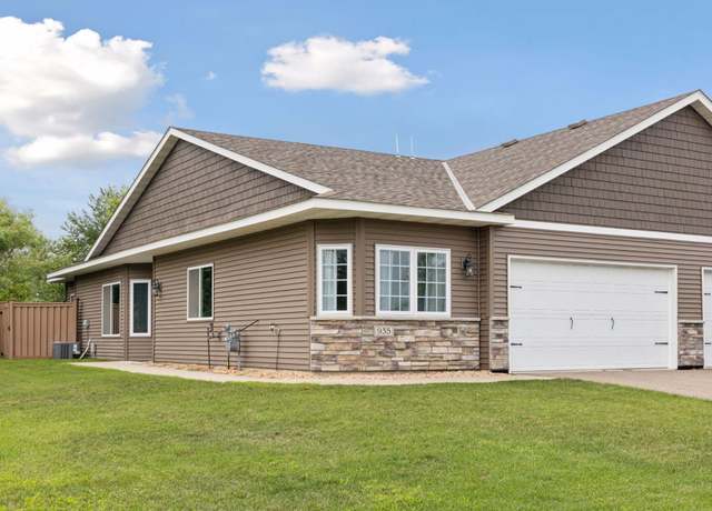 Property at 935 Johnson Dr, New Richmond, WI 54017, 3 beds, 2 baths