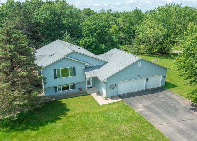 Property at 864 Bradley Dr, Hudson, WI 54016, 3 beds, 2 baths
