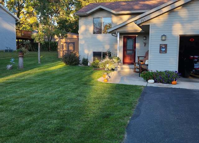 Property at 205 Darling Pl, Alexandria, MN 56308, 4 beds, 2 baths