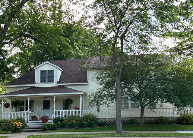 Property at 406 S Rum River Dr, Princeton, MN 55371, 3 beds, 4 baths